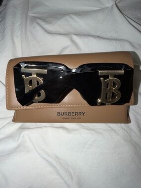 Burberry TB Sunglasses Women’s Tan Leather Case with Black and Gold Accent